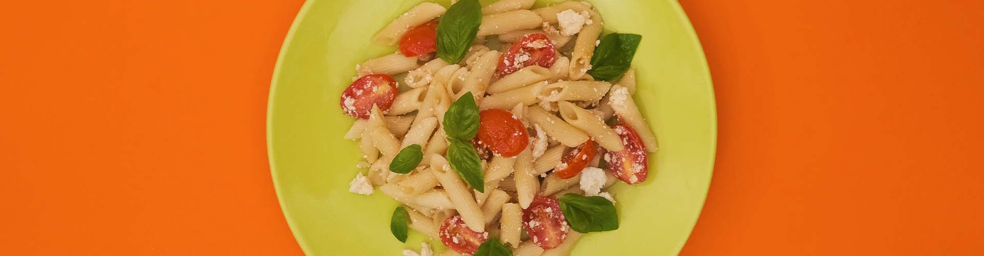 Penne com ricota e tomate cereja