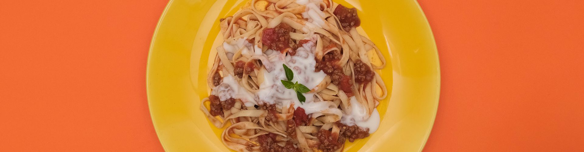 Macarrão à bolonhesa com molho branco