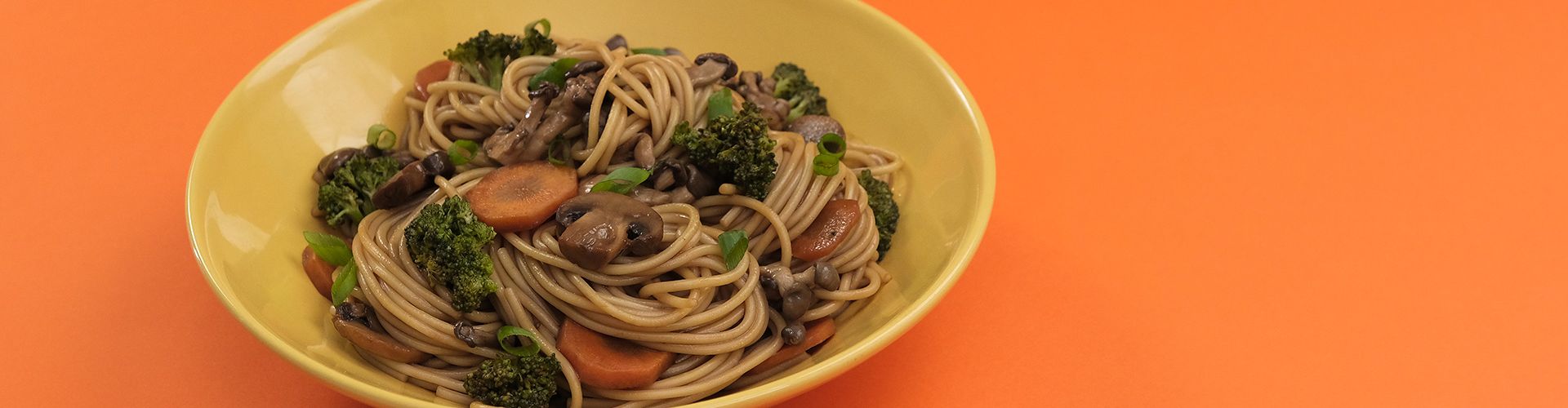 Yakisoba Vegetariano com Cogumelos