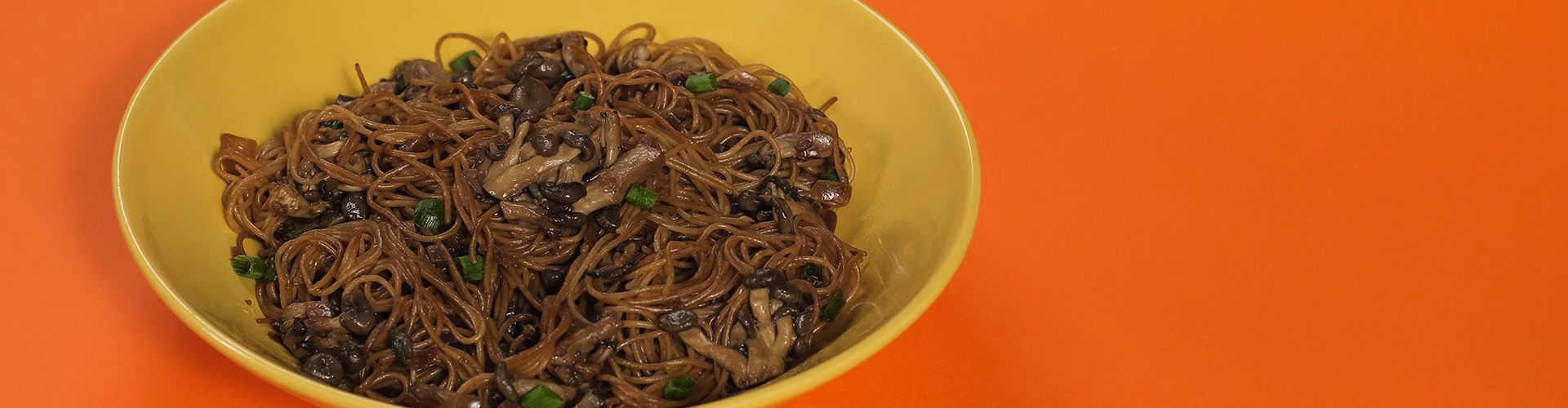 Macarrão com Shimeji e Molho de Soja