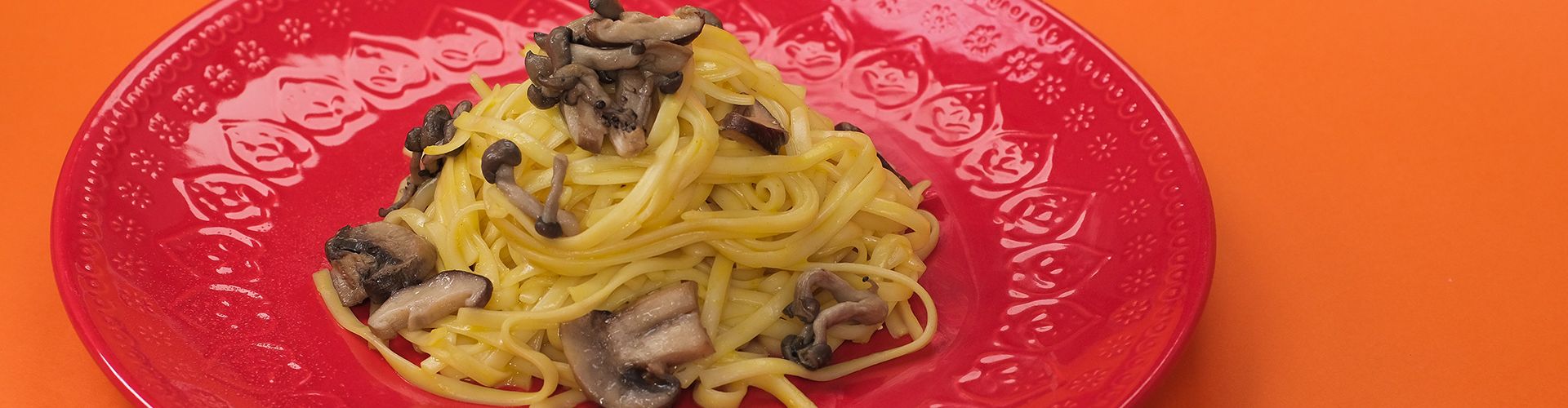 Macarrão à Carbonara com Cogumelos