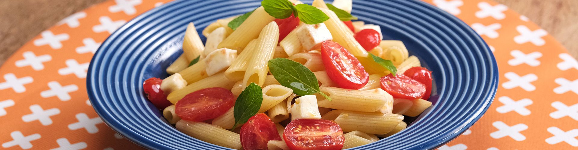 Macarrão com Tomate-Cereja e Queijo