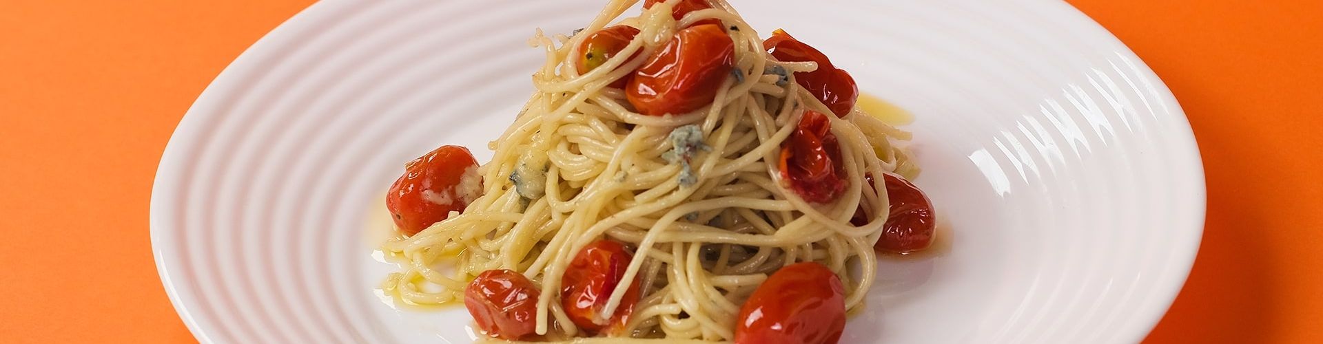 Macarrão com Tomate Confit e Queijo