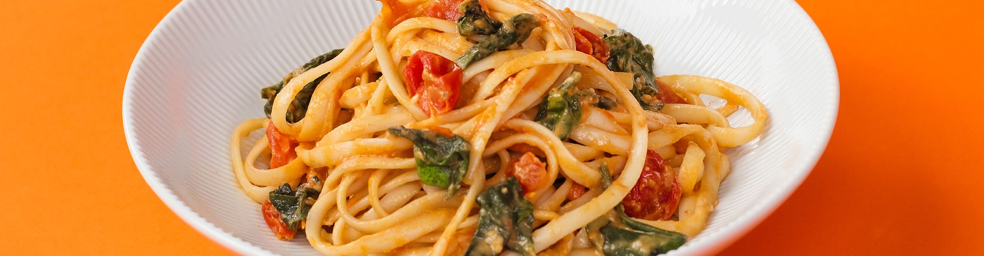 Linguine com Tomates e Espinafre