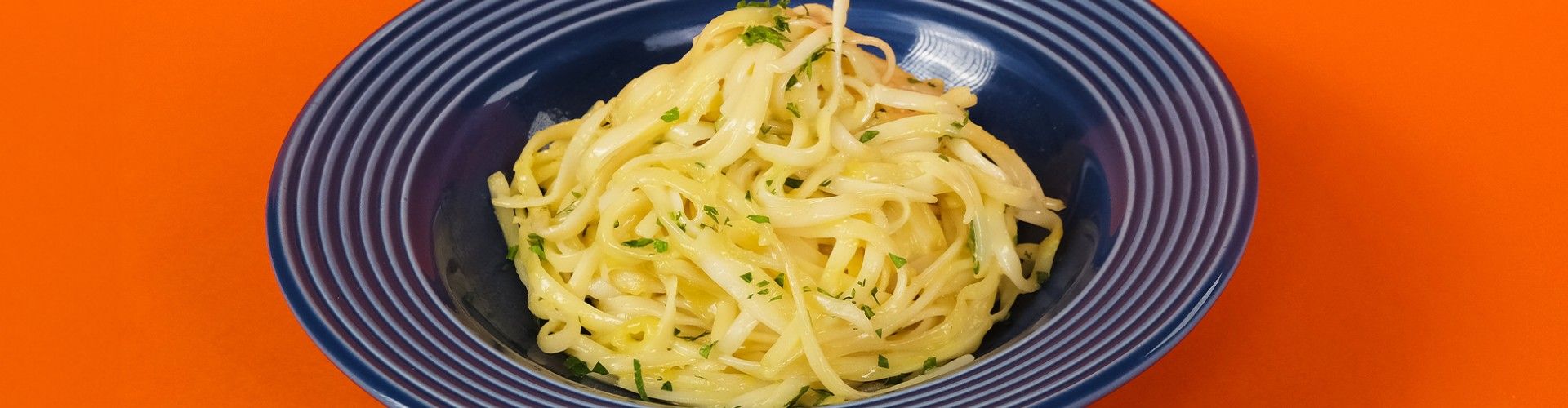 Macarrão à Carbonara com Alho e Azeite