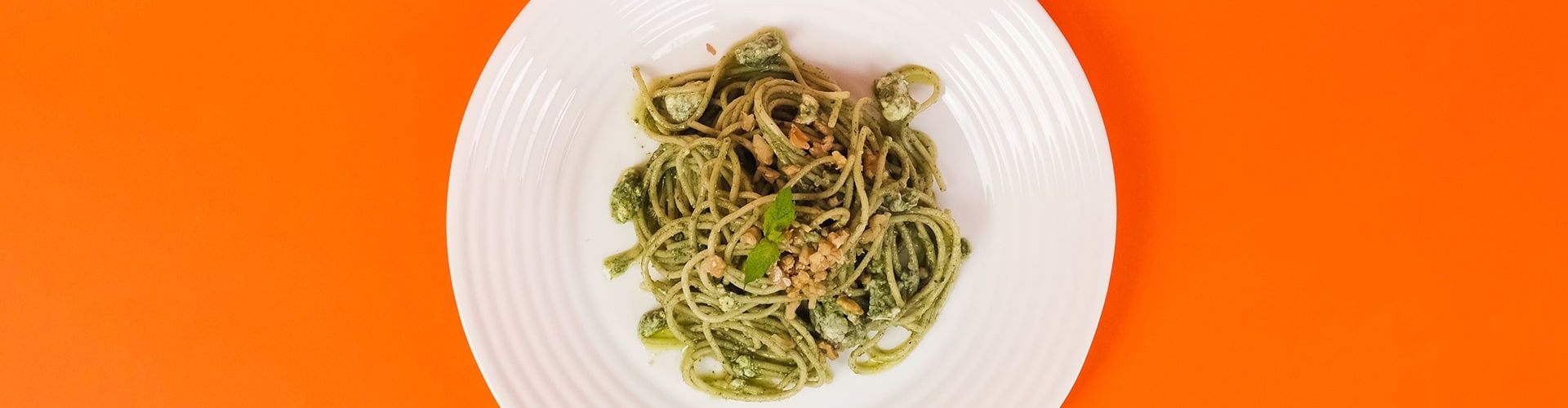 Macarrão com Pesto de Rúcula, Hortelã e Gorgonzola