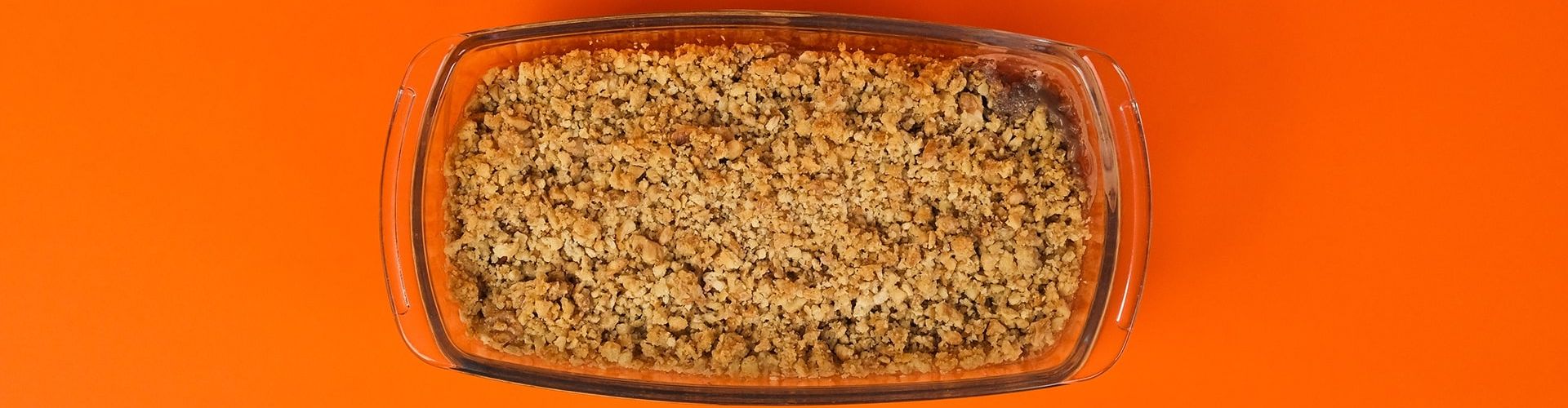 Crumble de Maçã com Farofa de Biscoito Maizena