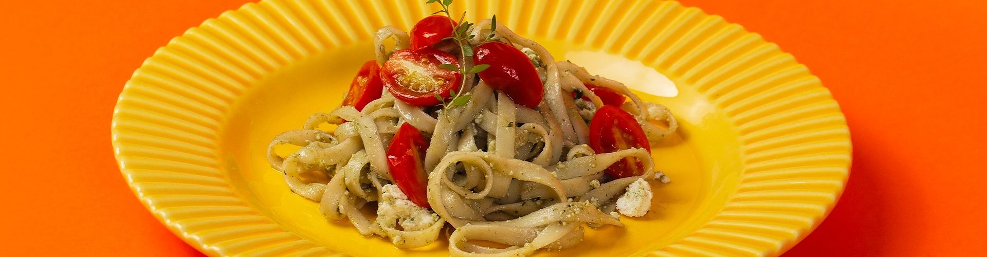 Macarrão com Manjericão e Tomilho