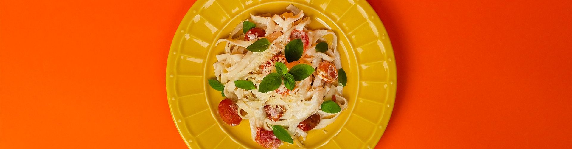 Macarrão com Burrata e Tomate-Cereja