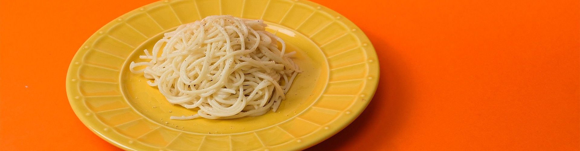 Cacio e Pepe com Parmesão e Pimenta-do-Reino