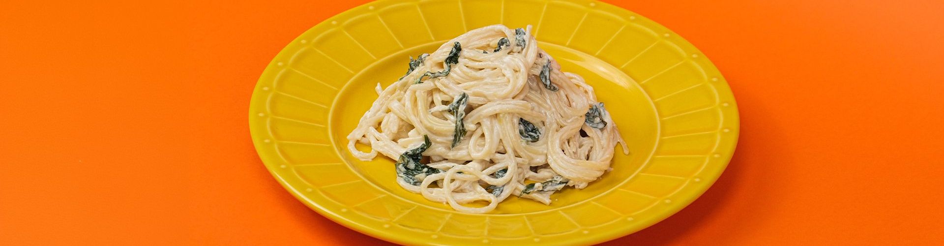 Spaghetti com Espinafre ao Molho Branco