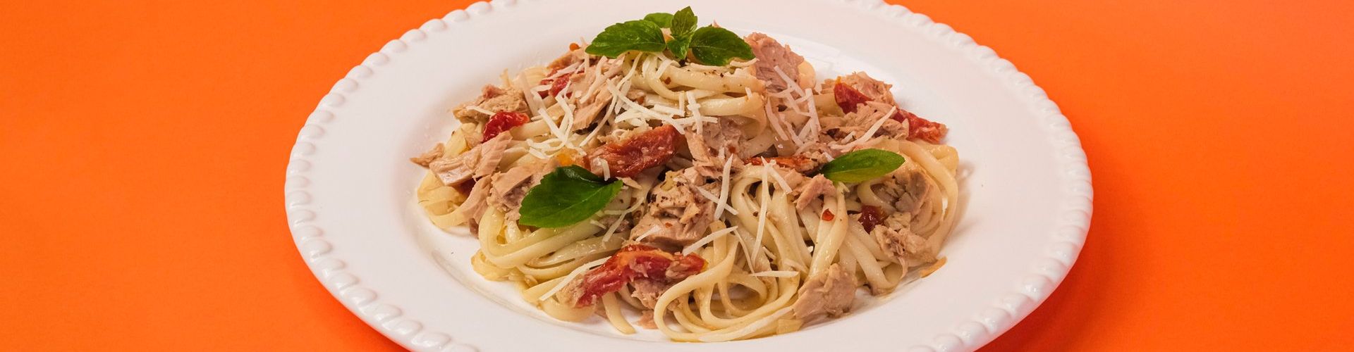 Linguine com Atum e Tomate Seco