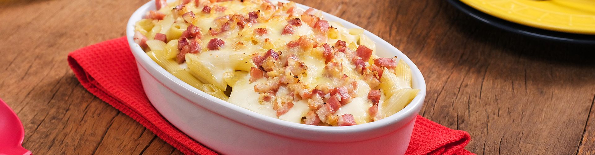 Macarrão com Molho Branco e Bacon