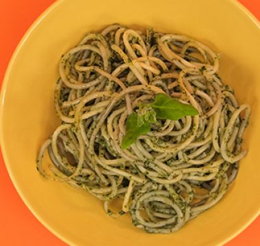 Receita Macarrão ao molho pesto de espinafre